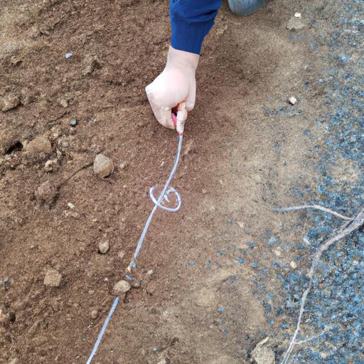 Marcação no solo para indicar a presença de fios subterrâneos.